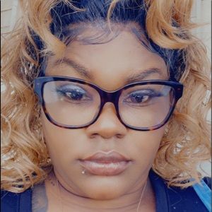 Meet your Posher, Aisha